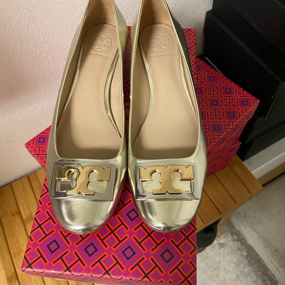 Tory Burch gigi pump spark gold size6